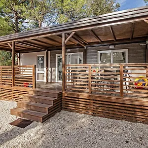 Eurocamp Mobile Homes At Porton Biondi База отдыха Ровинь